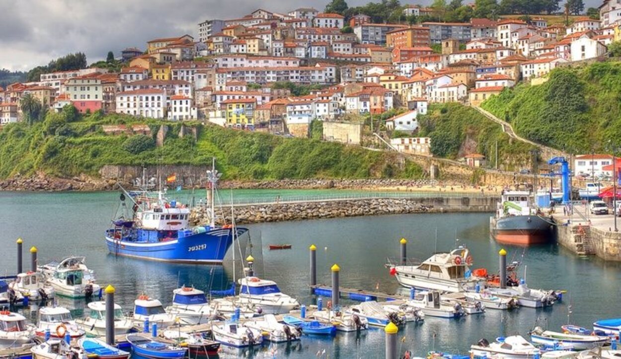 Vista panorámica del pueblo de Lastres