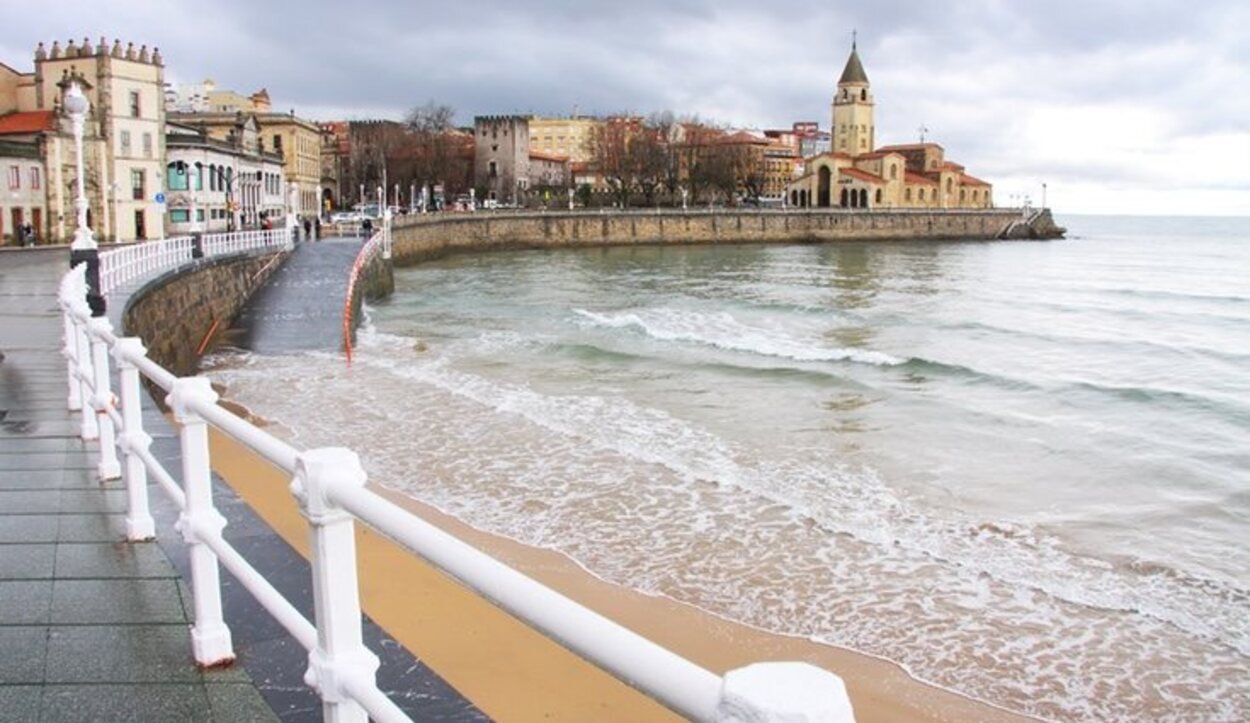 Panorámica de la playa de Gijón