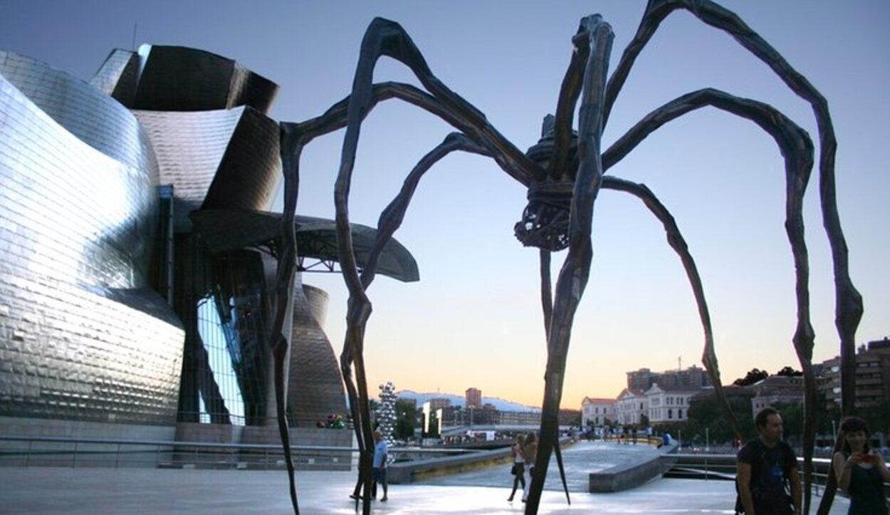 La famosa araña es una escultura llamada 'Mamá'