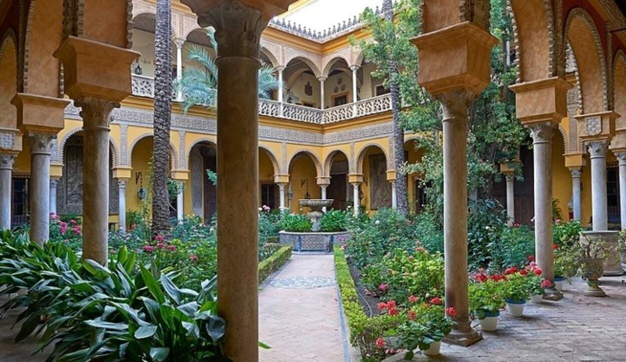 Patio principal del Palacio de las Dueñas