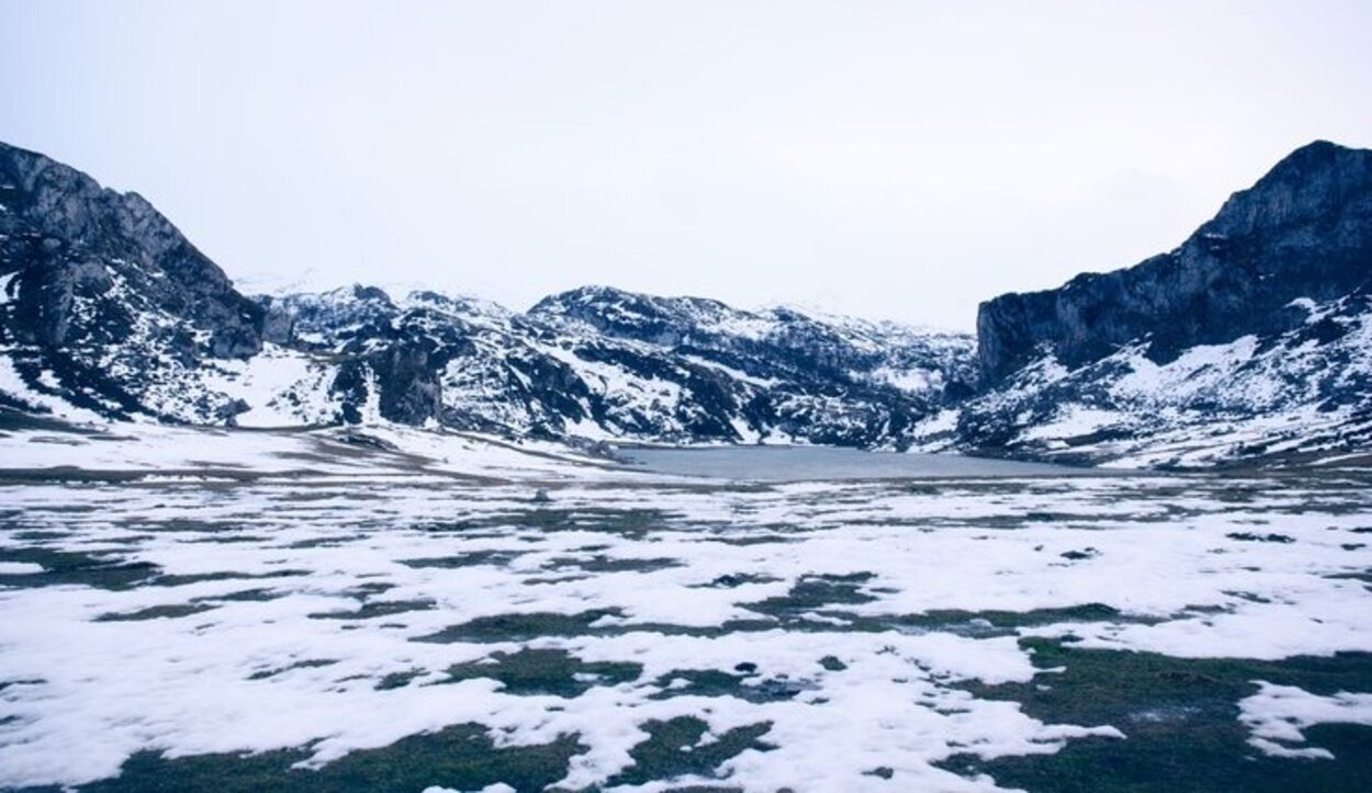 Es mejor ir en primavera, ya que en invierno el lago está helado