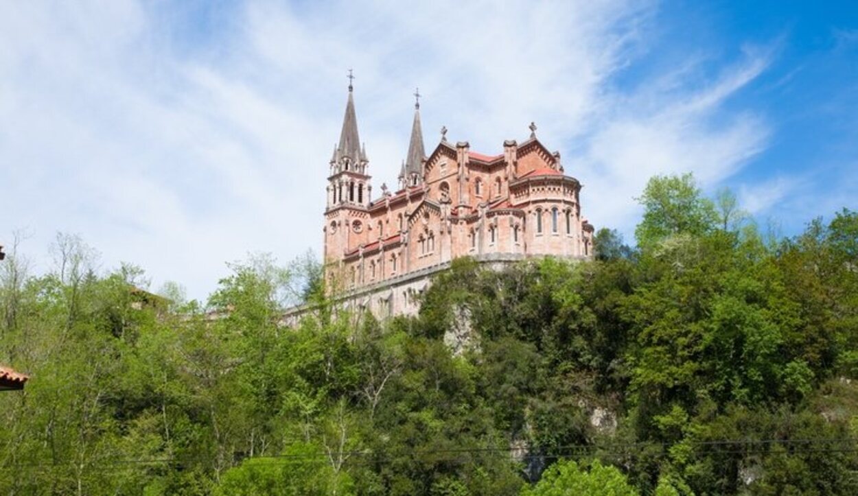 Covadonga es un símbolo histórico del nacimiento de los reinos hispánicos