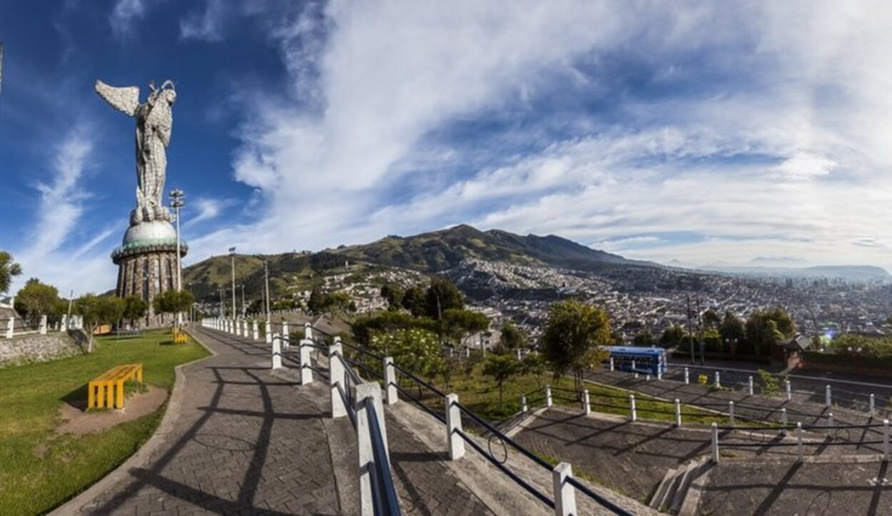 El mirador El Panecillo es uno de los rincones que no se pueden perder los turistas