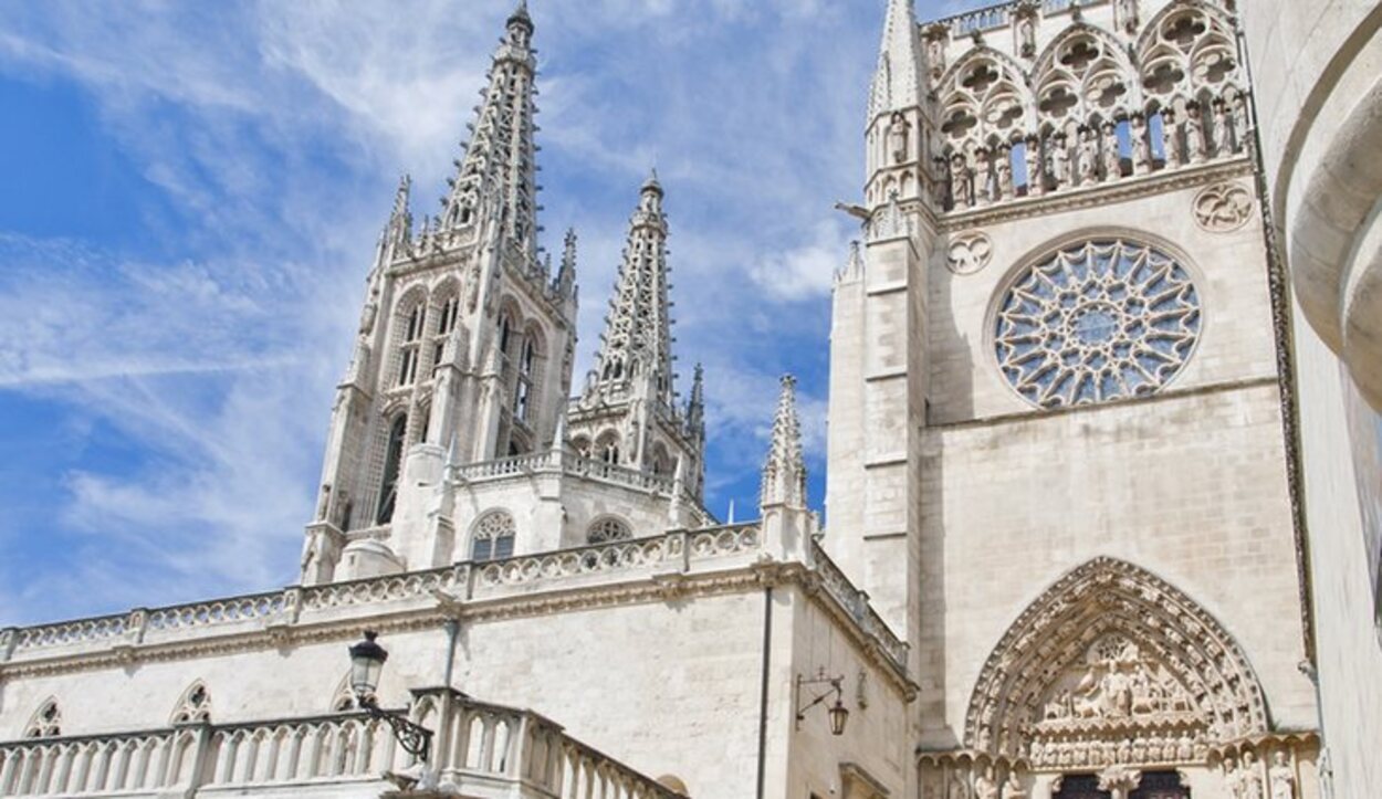 La catedral se diseñó siguiendo los modelos góticos franceses de 1221