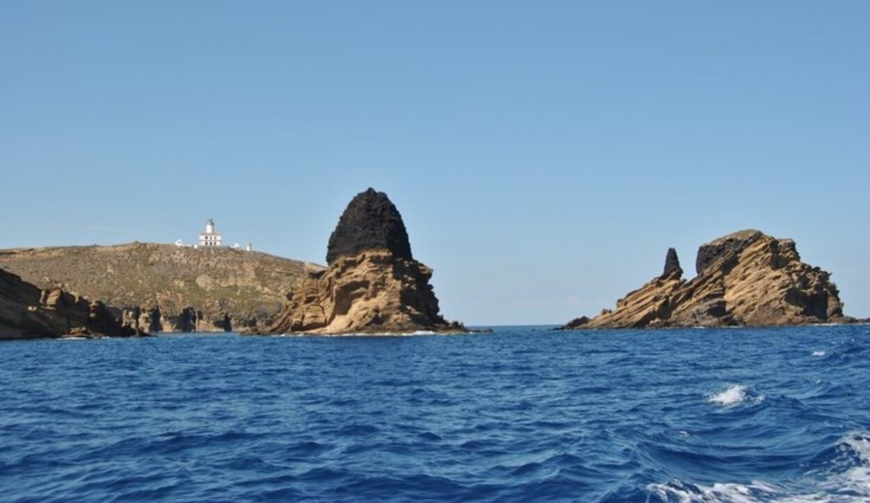 Las Islas Columbretes son un gran destino turístico por su playa, animales y vegetación