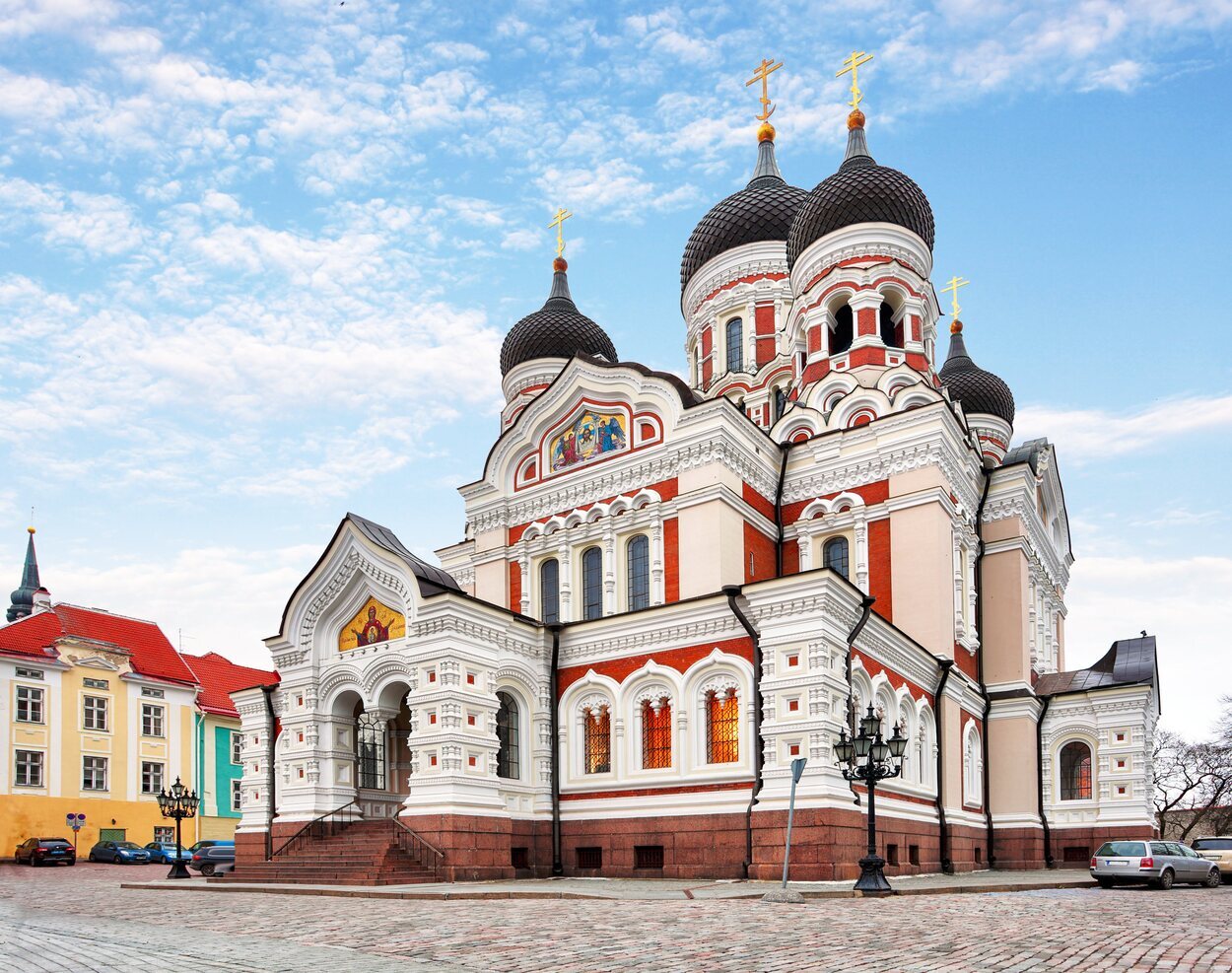 Fachada de la Catedral de Alexander Nevski