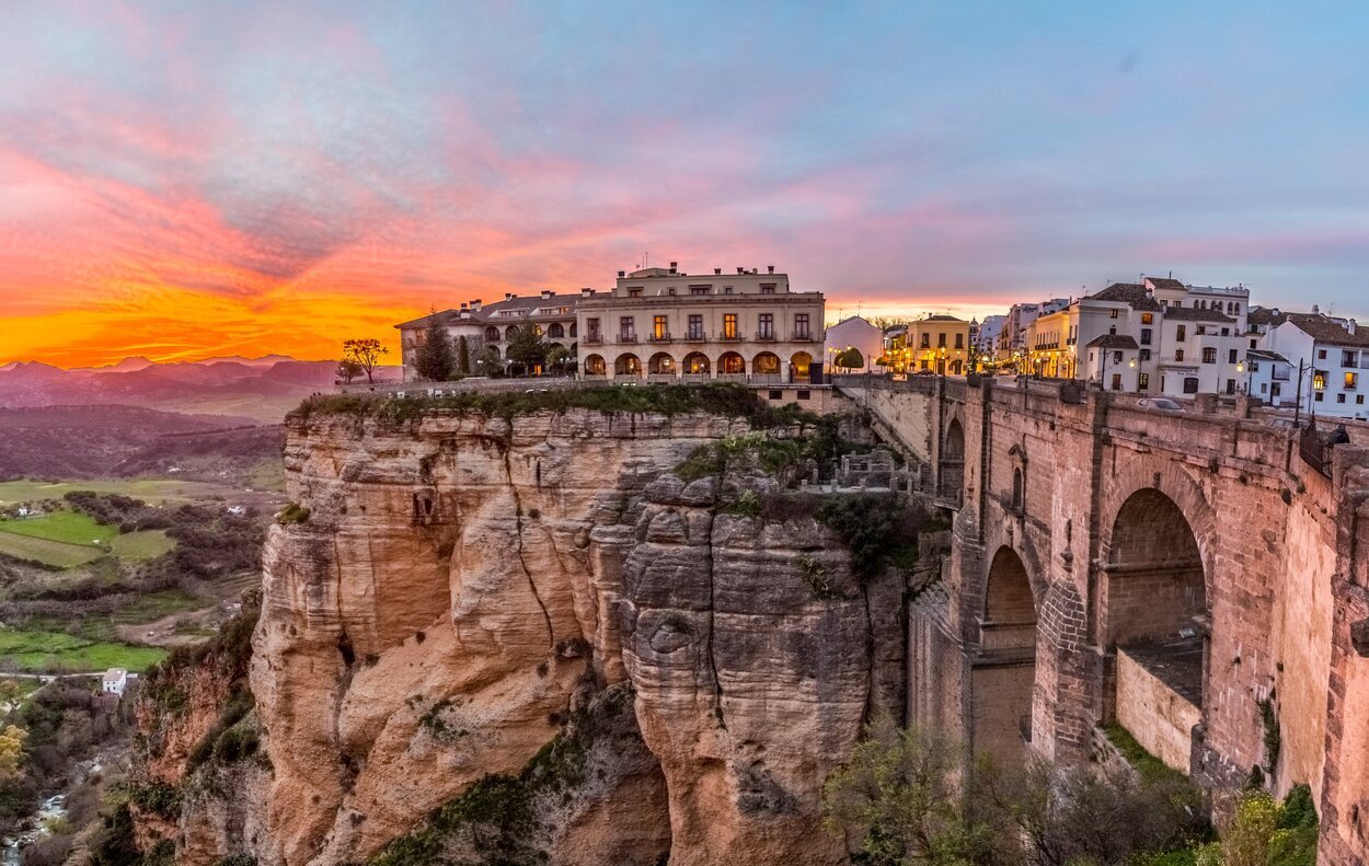 Ronda es una pequeña ciudad donde se podrán apreciar grandes paisajes