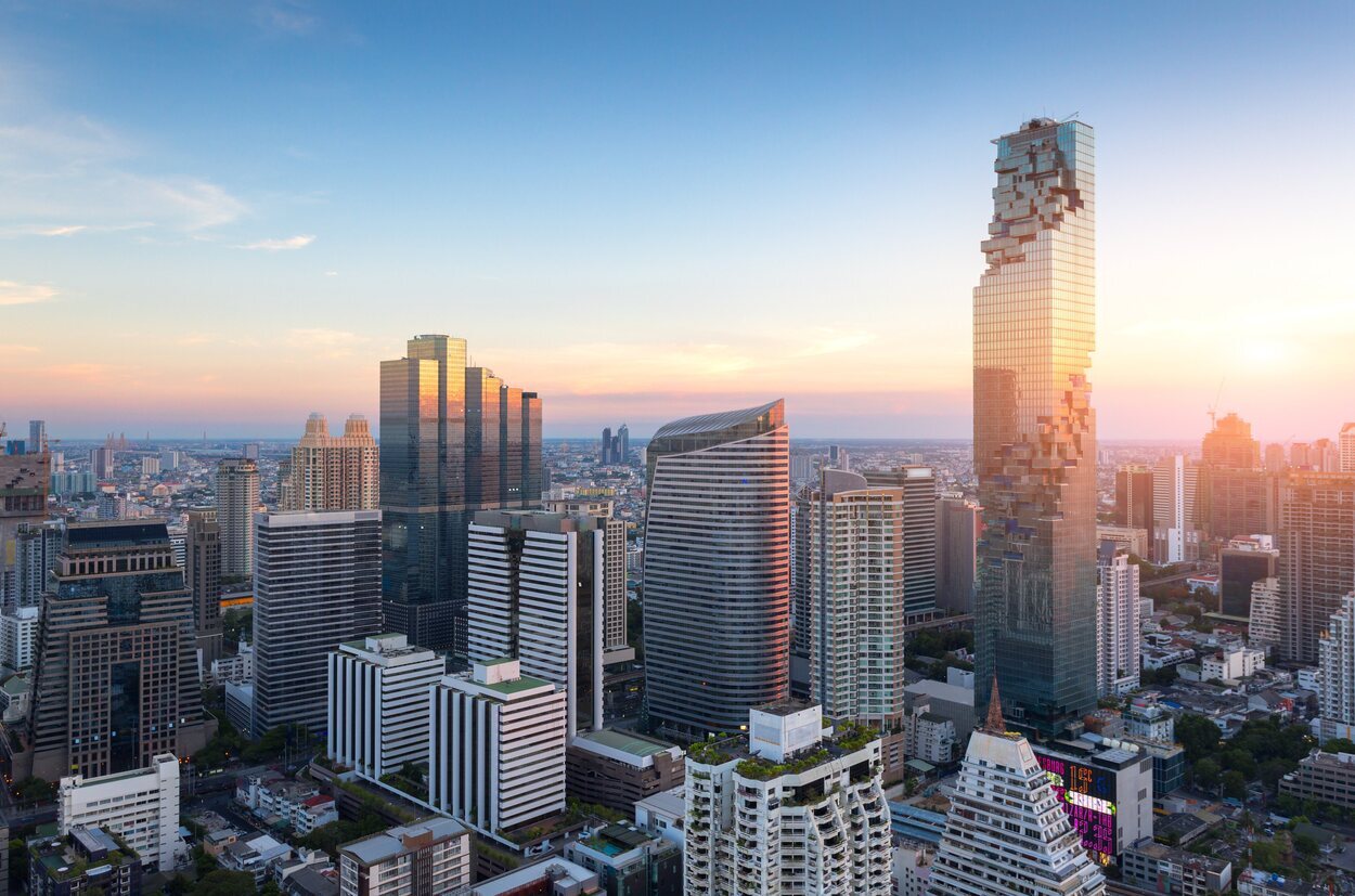 Es la torre más alta con 317 metros