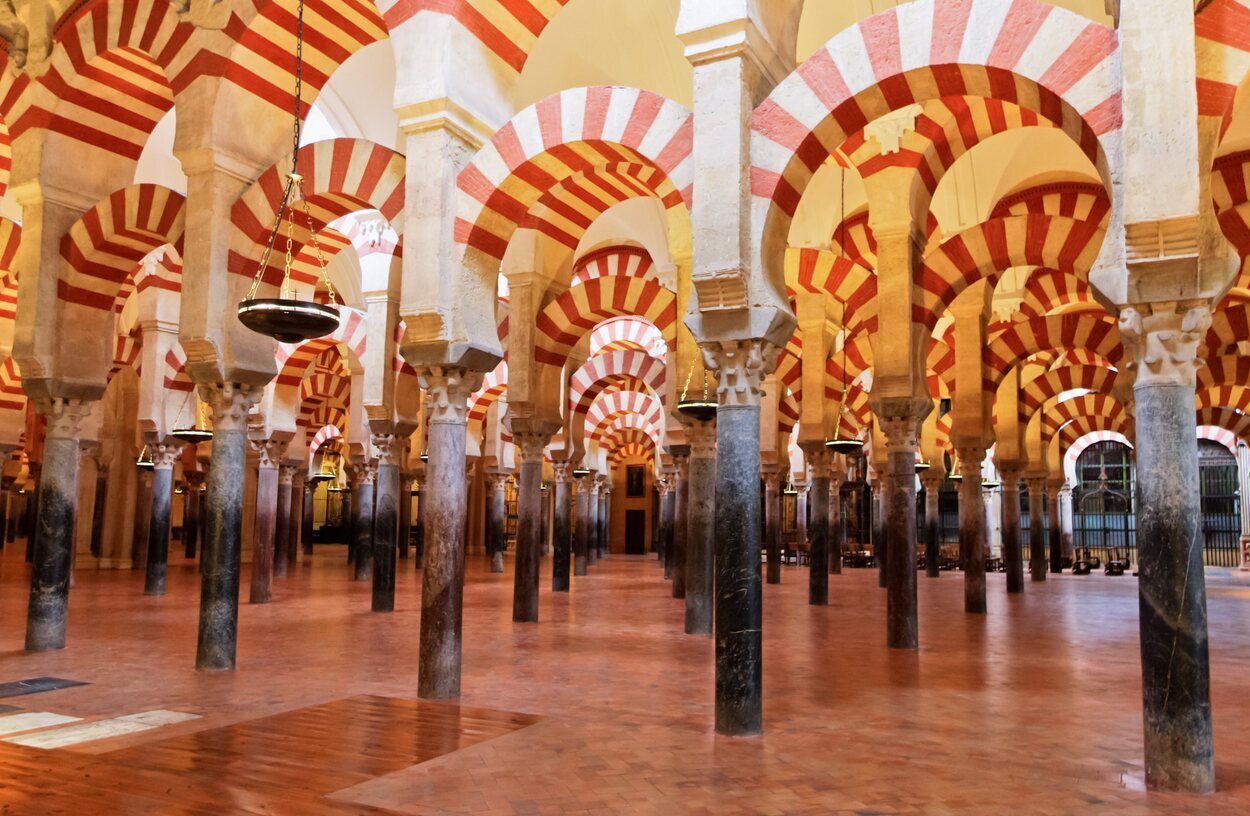 Interior de la mezquita de Córdoba