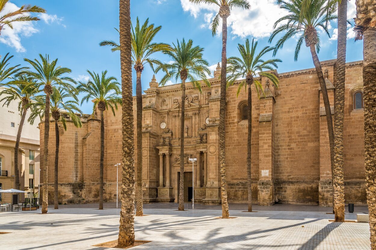 La catedral de Almería está rematada por Ventura Rodríguez