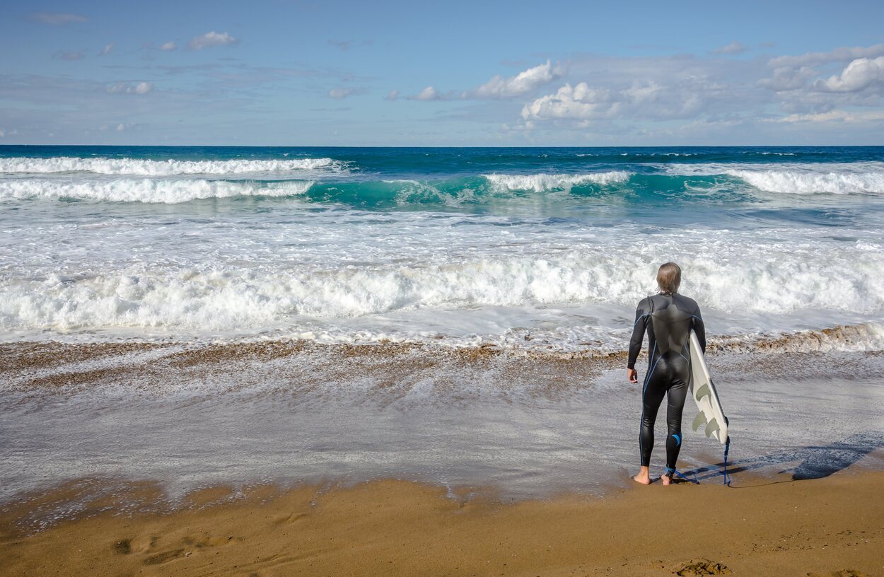 En la playa de Zarautz las olas llegan a alcanzar los 3 metros algunas veces