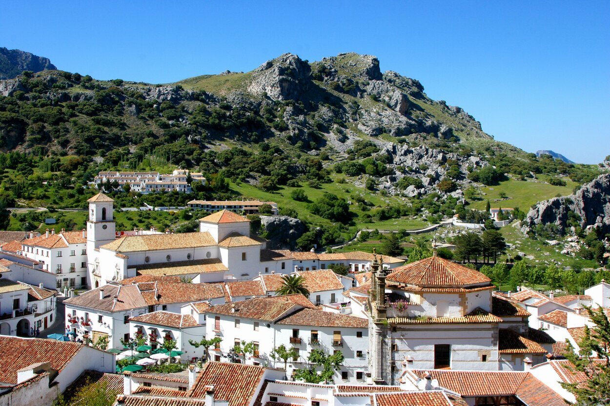 Grazalema puede divisarse en todo su esplendor desde un mirador