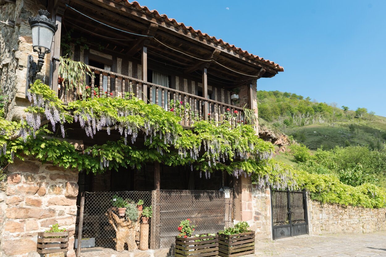 Bárcena Mayor es un pequeño pueblo con mucho encanto