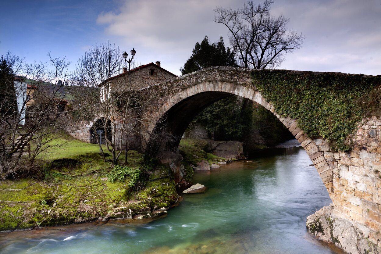 Es imprescindible sacar un foto al puente de Liérganes