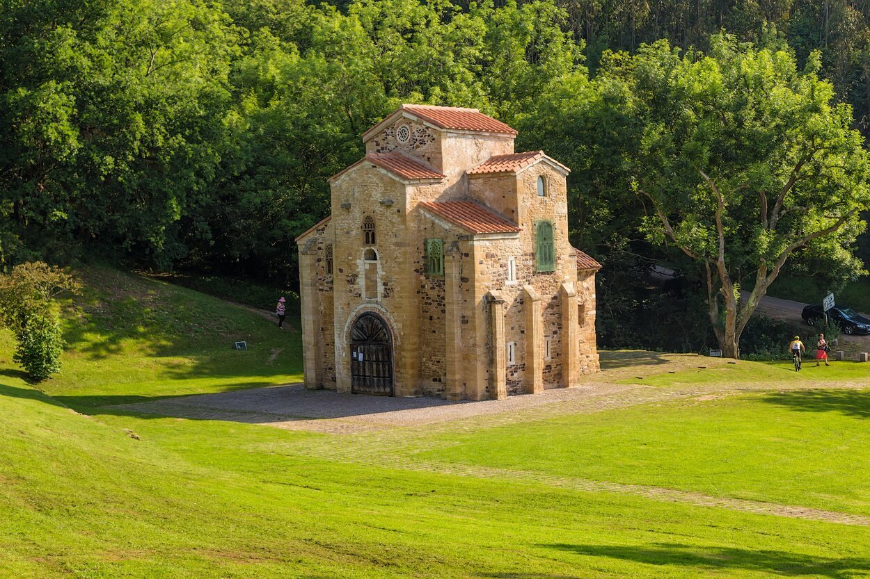 La Iglesia de San Miguel de Lillo se encuentra en el monte Naranco de Oviedo