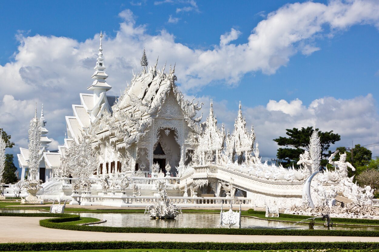 El templo blanco es un templo contemporáneo budísta e hinduísta