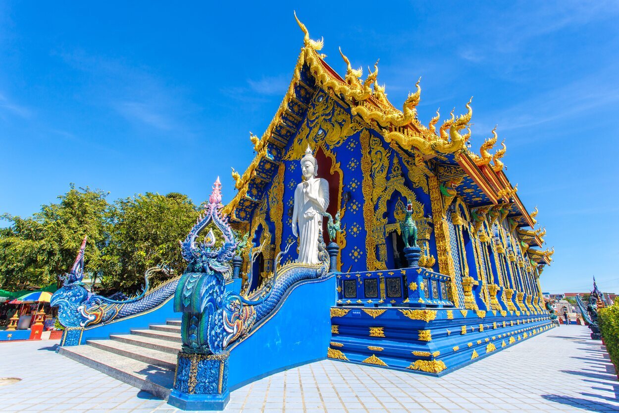 El templo azul es un monumento moderno budista