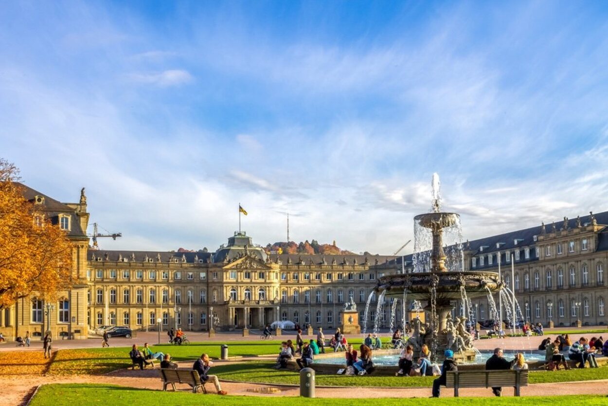 La Plaza del Castillo es el principal punto turístico de la ciudad