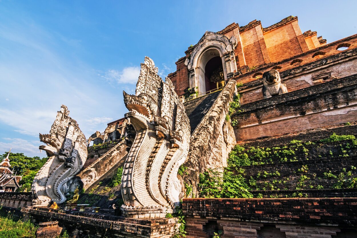 Wat Chedi Luang es un templo con mucha personalidad