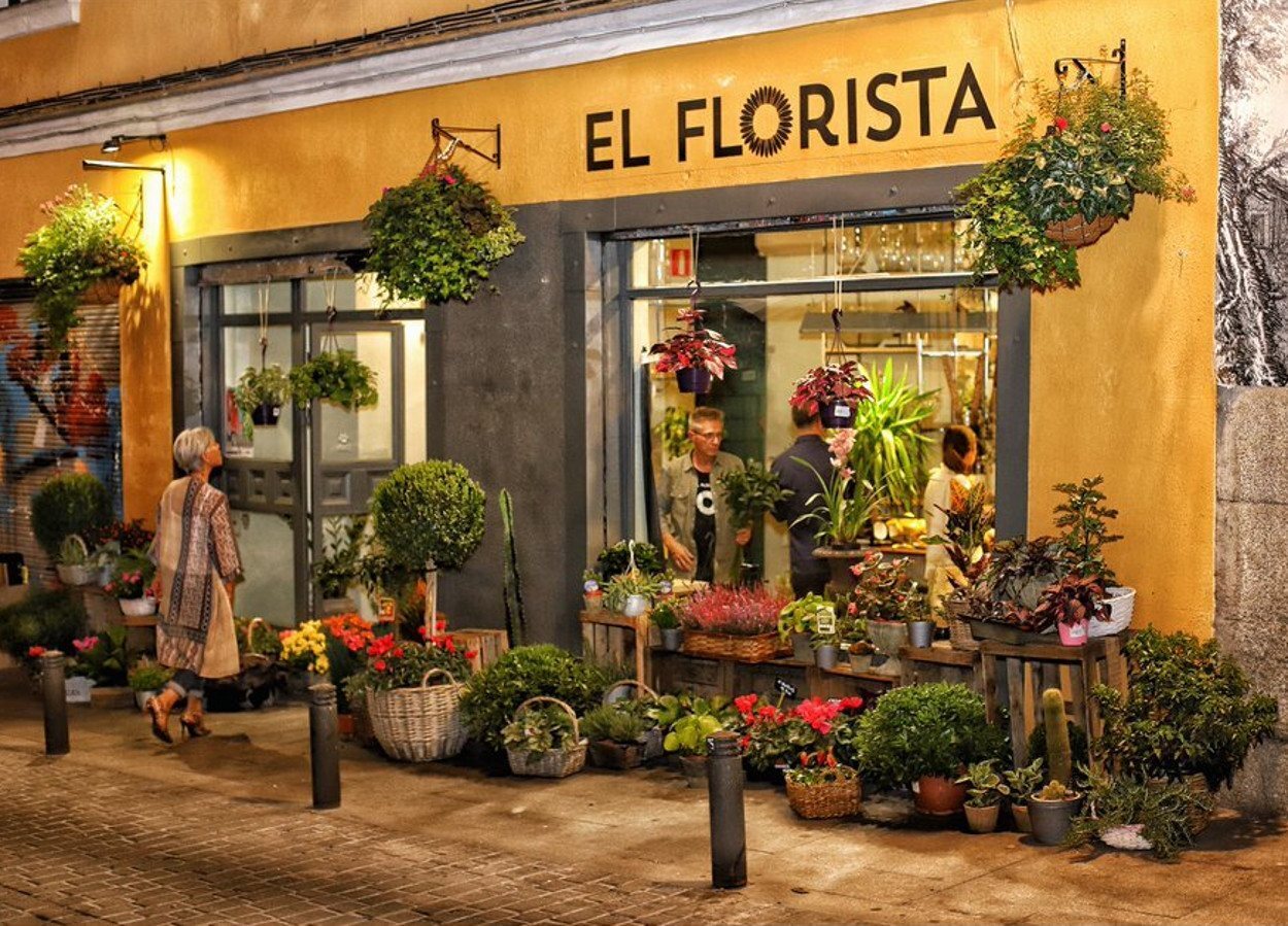 Anticuarios, galerías de arte o floristerías inundan este barrio