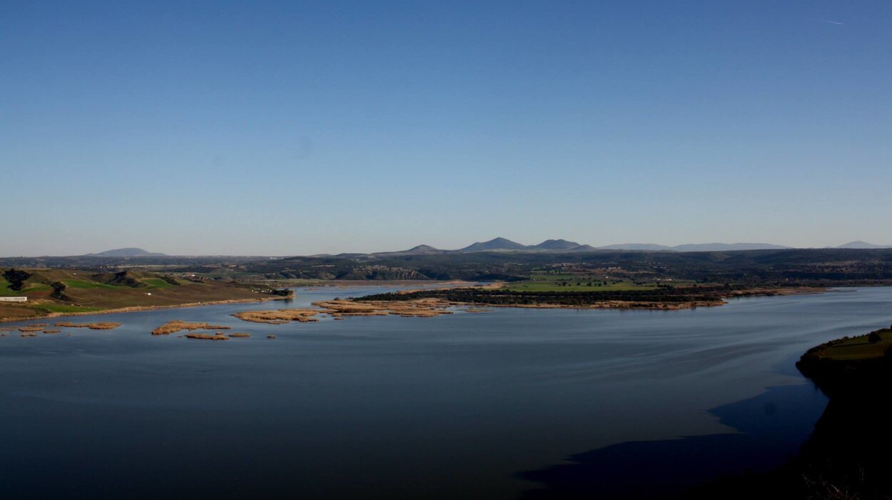 Al embalse se puede acceder por una carretera cercana a los pueblos de alrededor/ Foto: Tamara García Copado