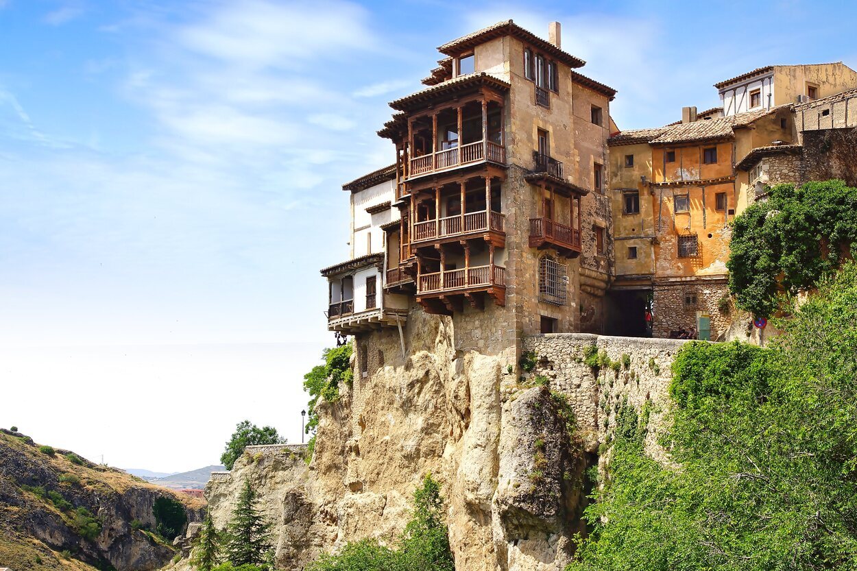 Las Casas Colgadas son uno de los los signos de identidad de la ciudad