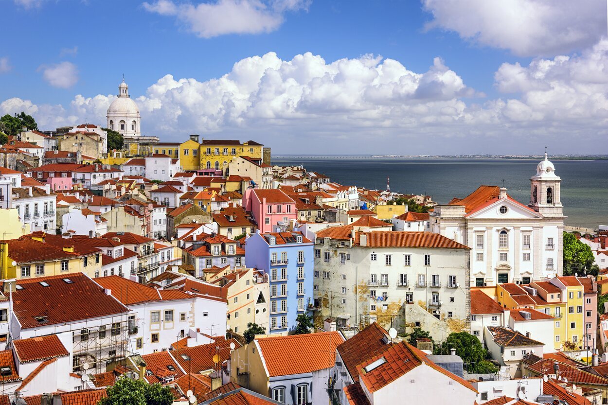 Vistas de Alfama desde el mirador das Portas do Sol