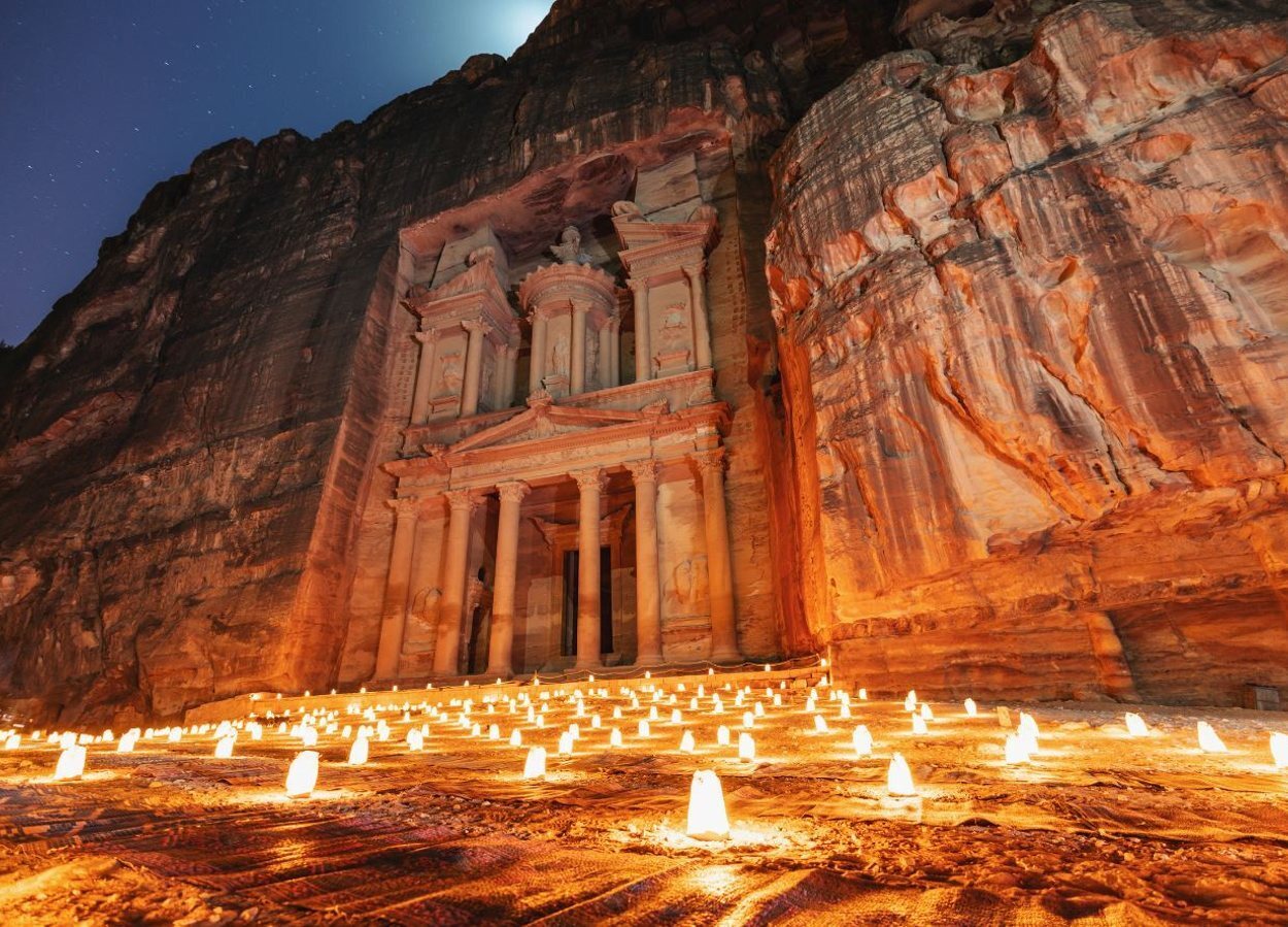 Petra se ilumina a la luz de las velas tres veces por semana