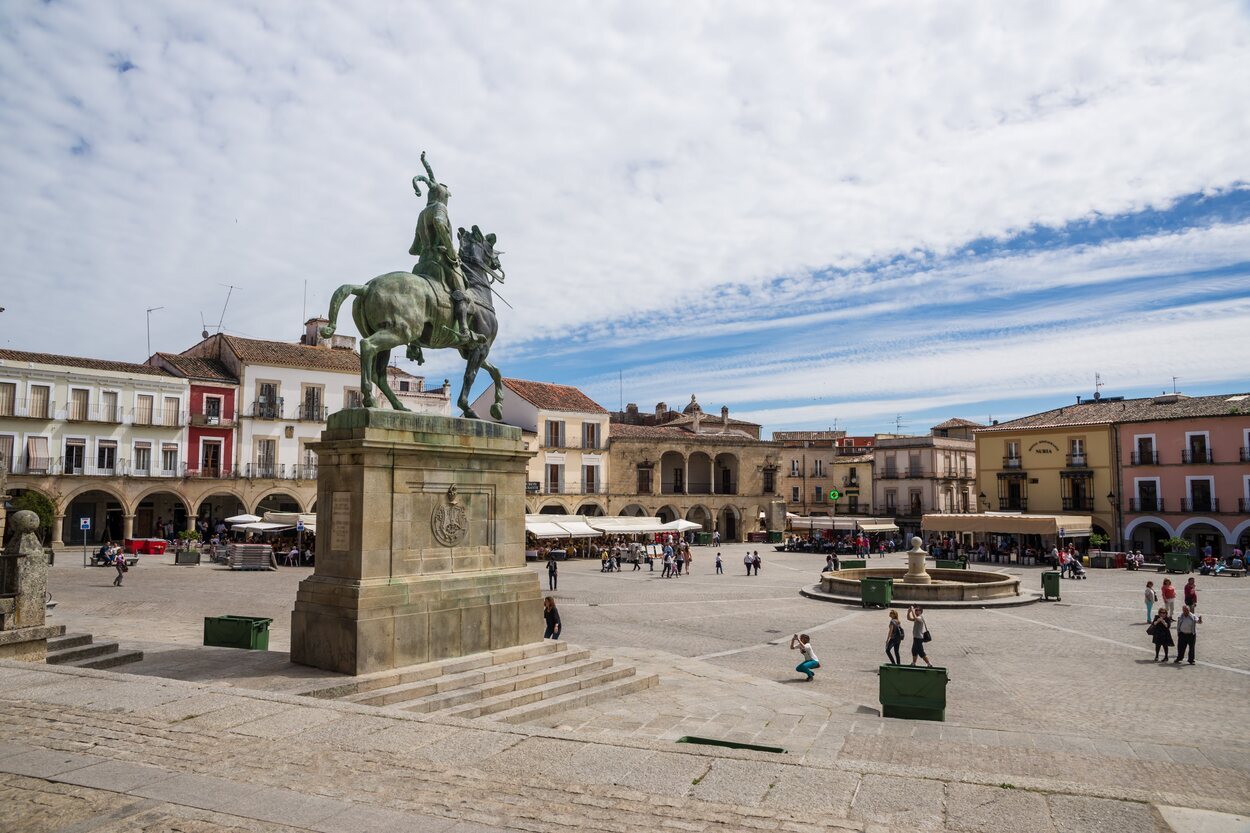 Vista general de la Plaza Mayor de Trujillo