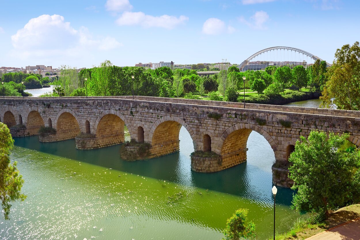 Este puente es uno de los más antiguos de la península