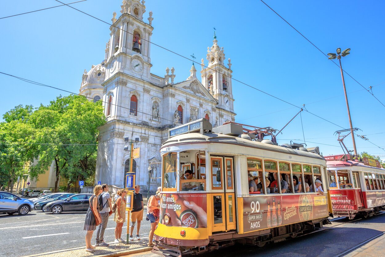 Otra de las paradas obligatorias del recorrido es la Basílica de Estrela