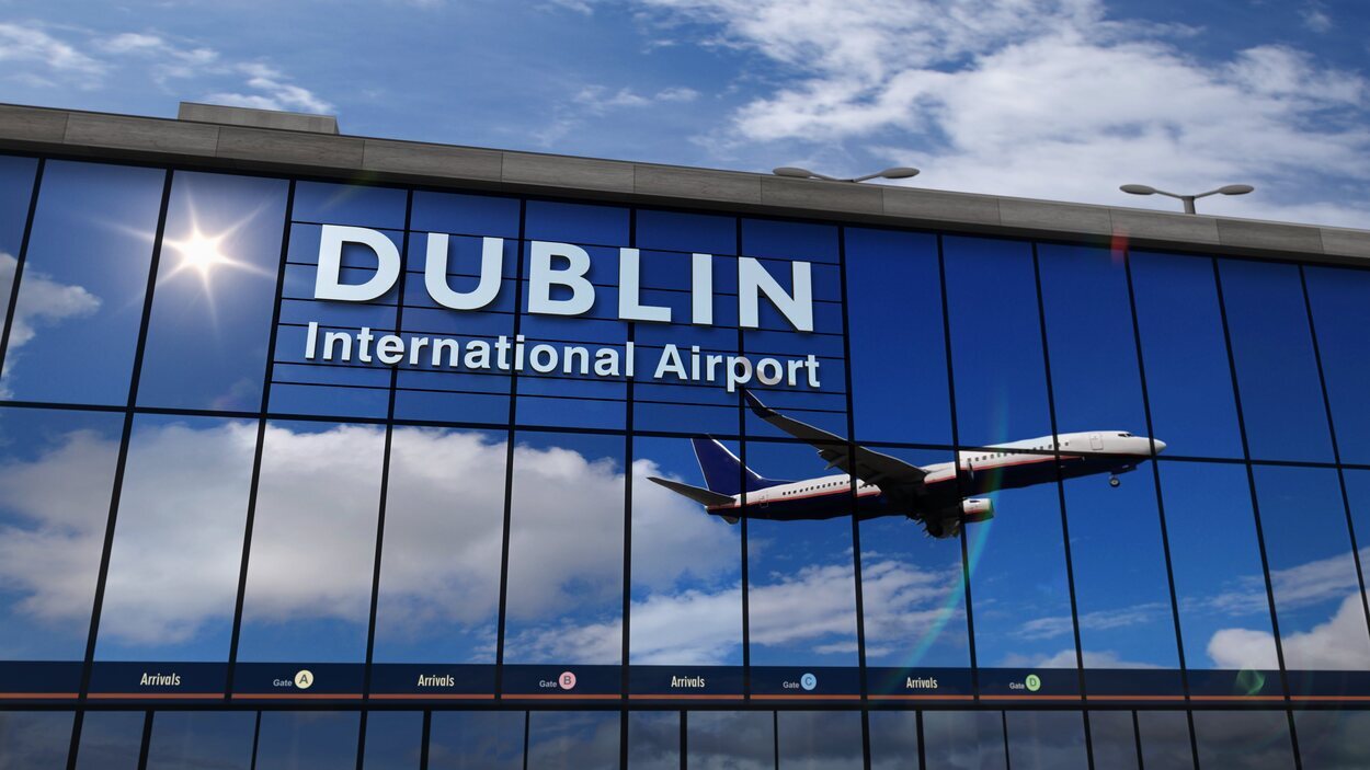 El Aeropuerto de Dublín se encuentra en la zona norte de la capital, concretamente en Collinstown, Fingal