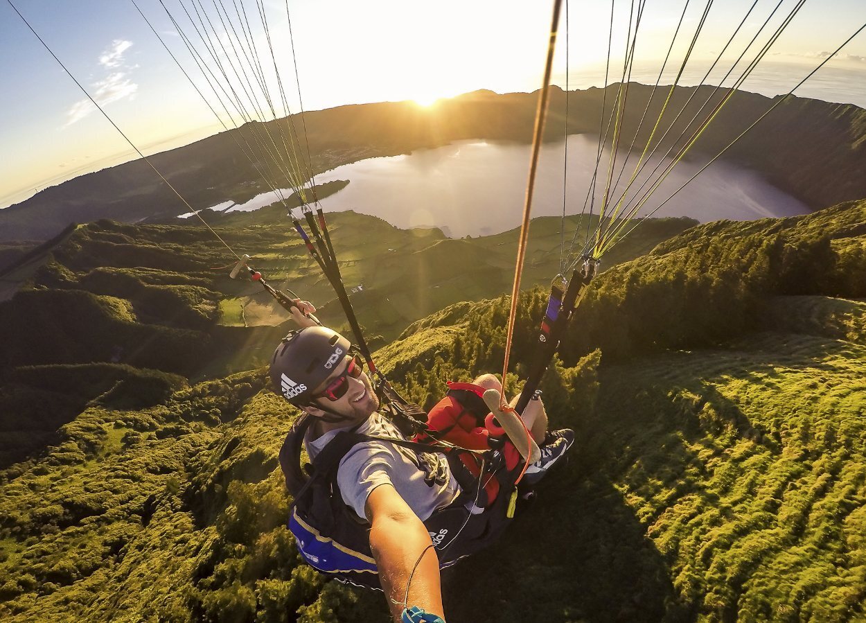 El parapente forma parte de las actividades de turismo activo en Azores