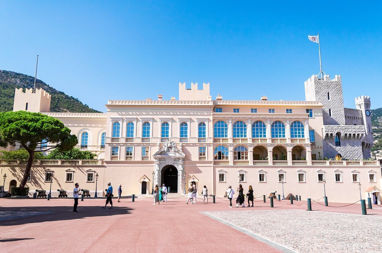 El Palacio Grimaldi no puede faltar en la visita a Mónaco