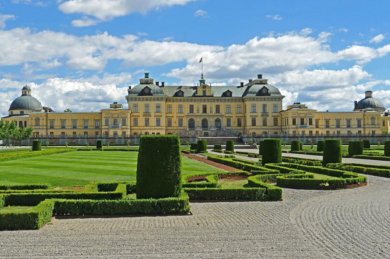 El Palacio de Drottningholm es la residencia privada de la Familia Real de Suecia y está declarado Patrimonio Mundial