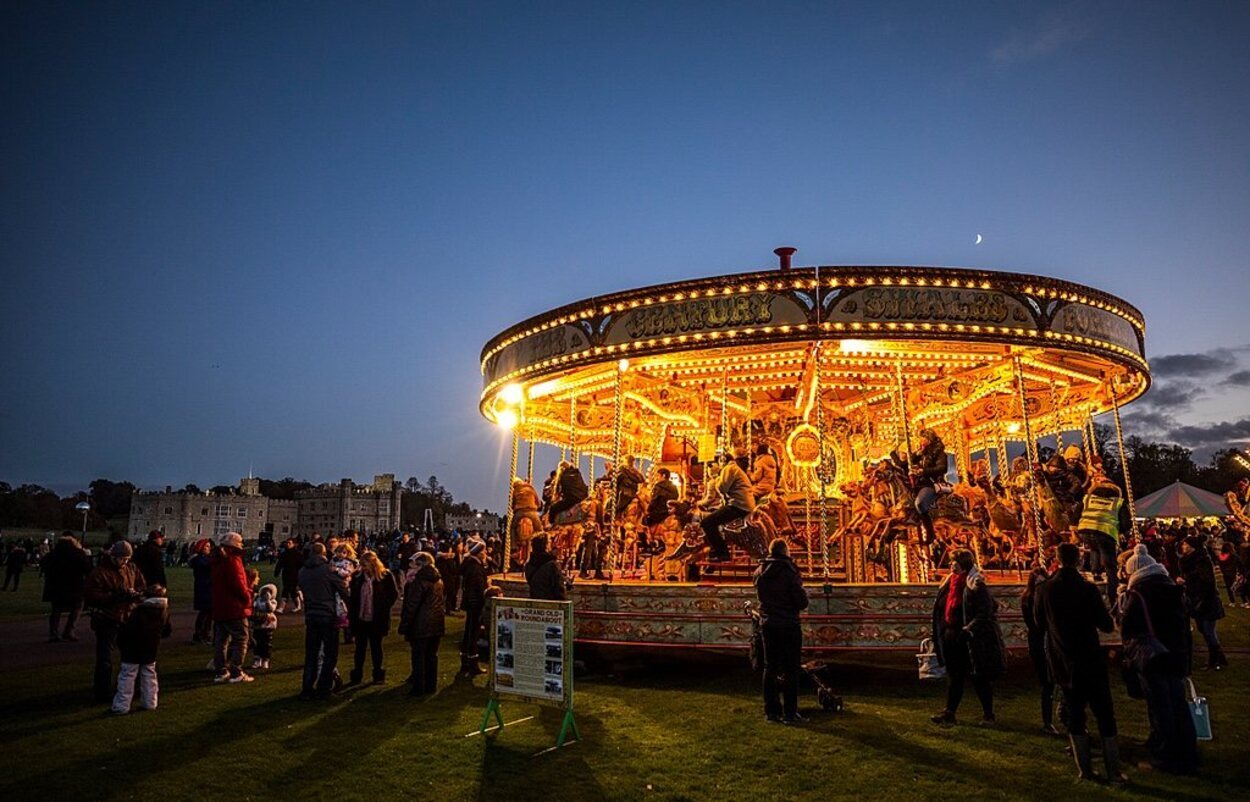 Los carruseles y las luces toman protagonismo en las fiestas navideñas / Foto: Andrew Pickett