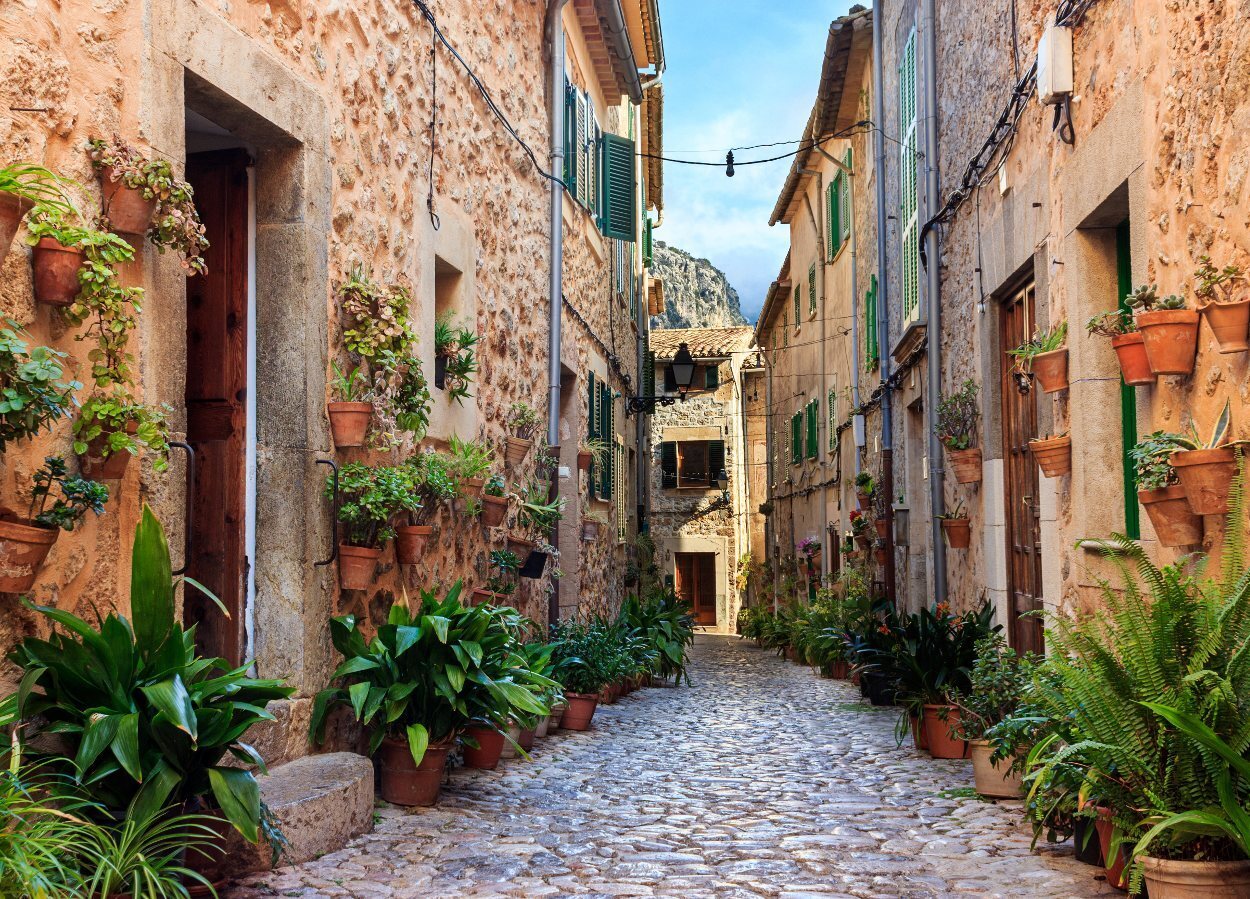 Valldemosa es uno de los pueblos de la Serra de Tramontana que hay que visitar