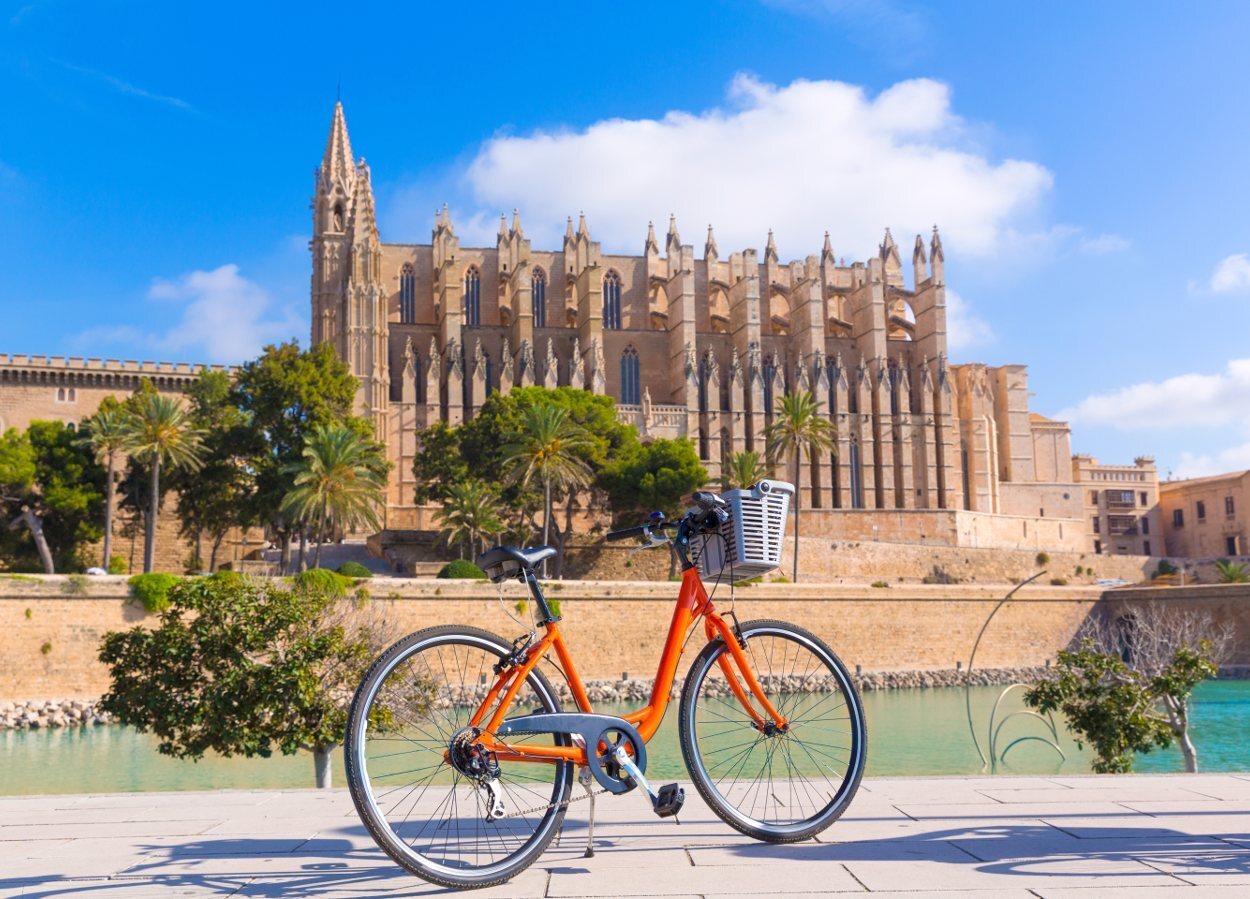 Un paseo en bici es un planazo en otoño en Mallorca