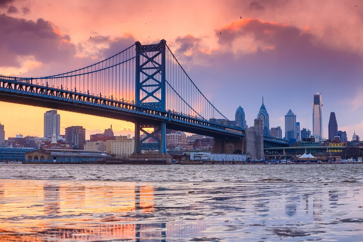 El Puente de Benjamin Franklin une Philadelphia y Nueva Jersey