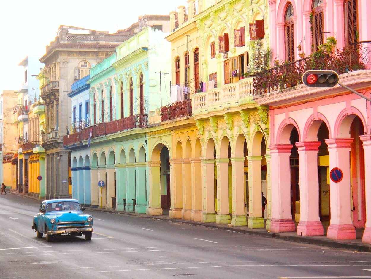 Edificios multicolores en La Habana