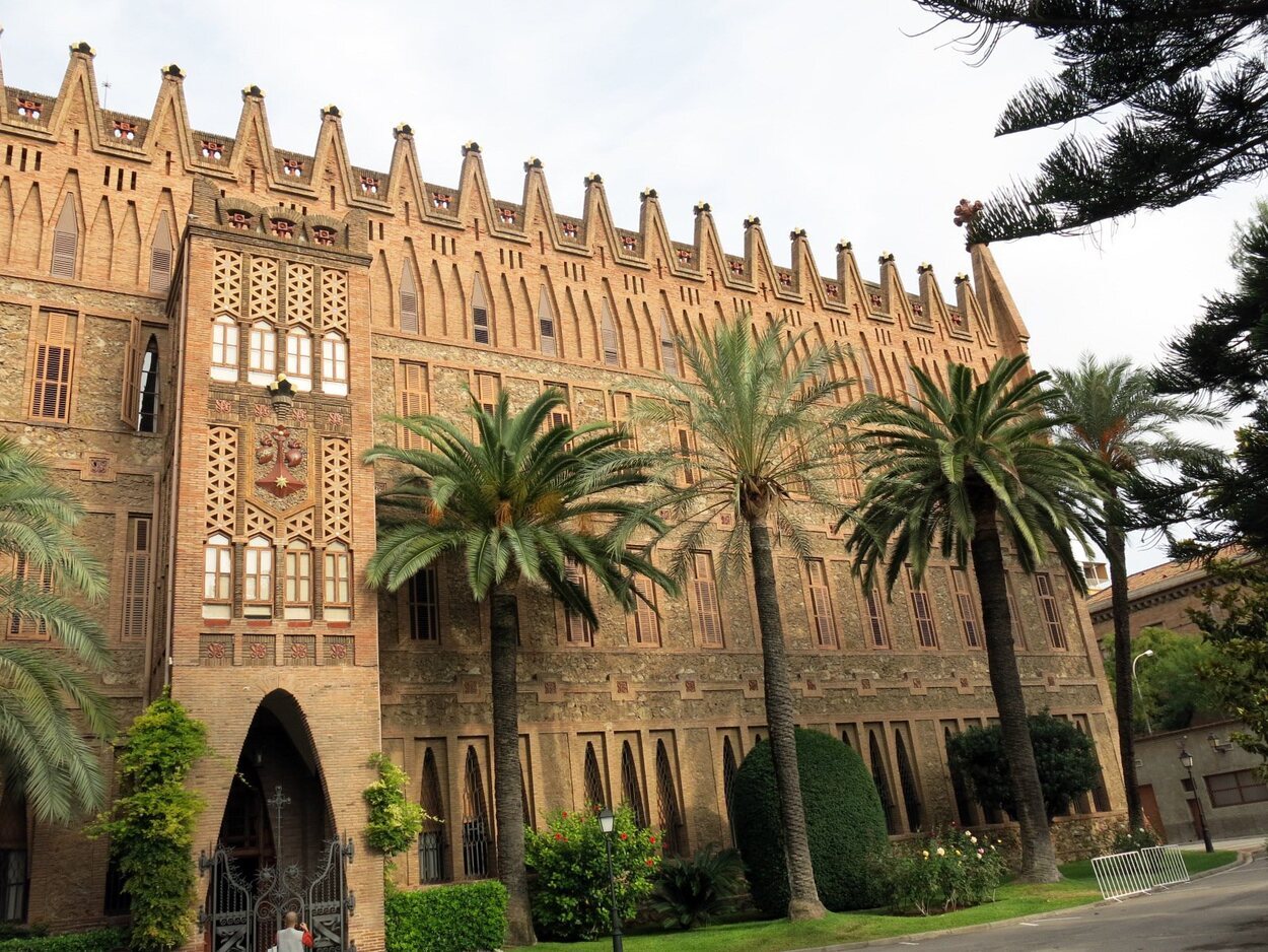 Fachada del colegio de las Teresianas