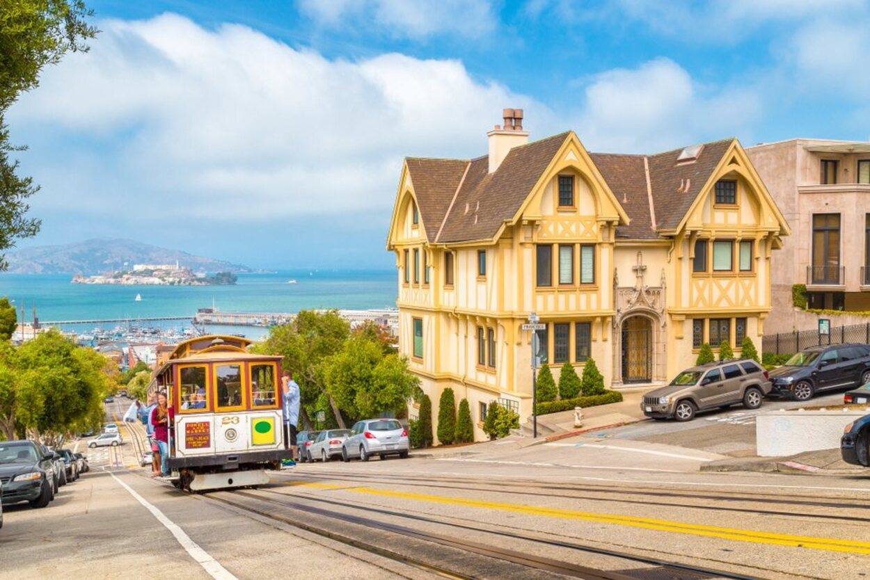 En medio de la Bahía de San Francisco se erige la isla de Alcatraz