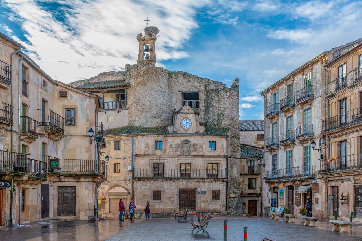 La plaza mayor es el centro social de la villa de Sepúlveda