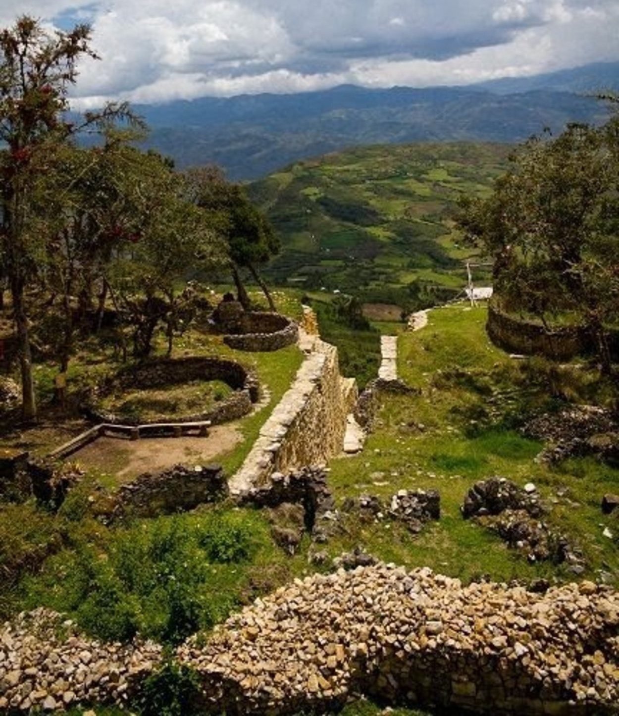 Vista del complejo Arqueológico de Kuélap