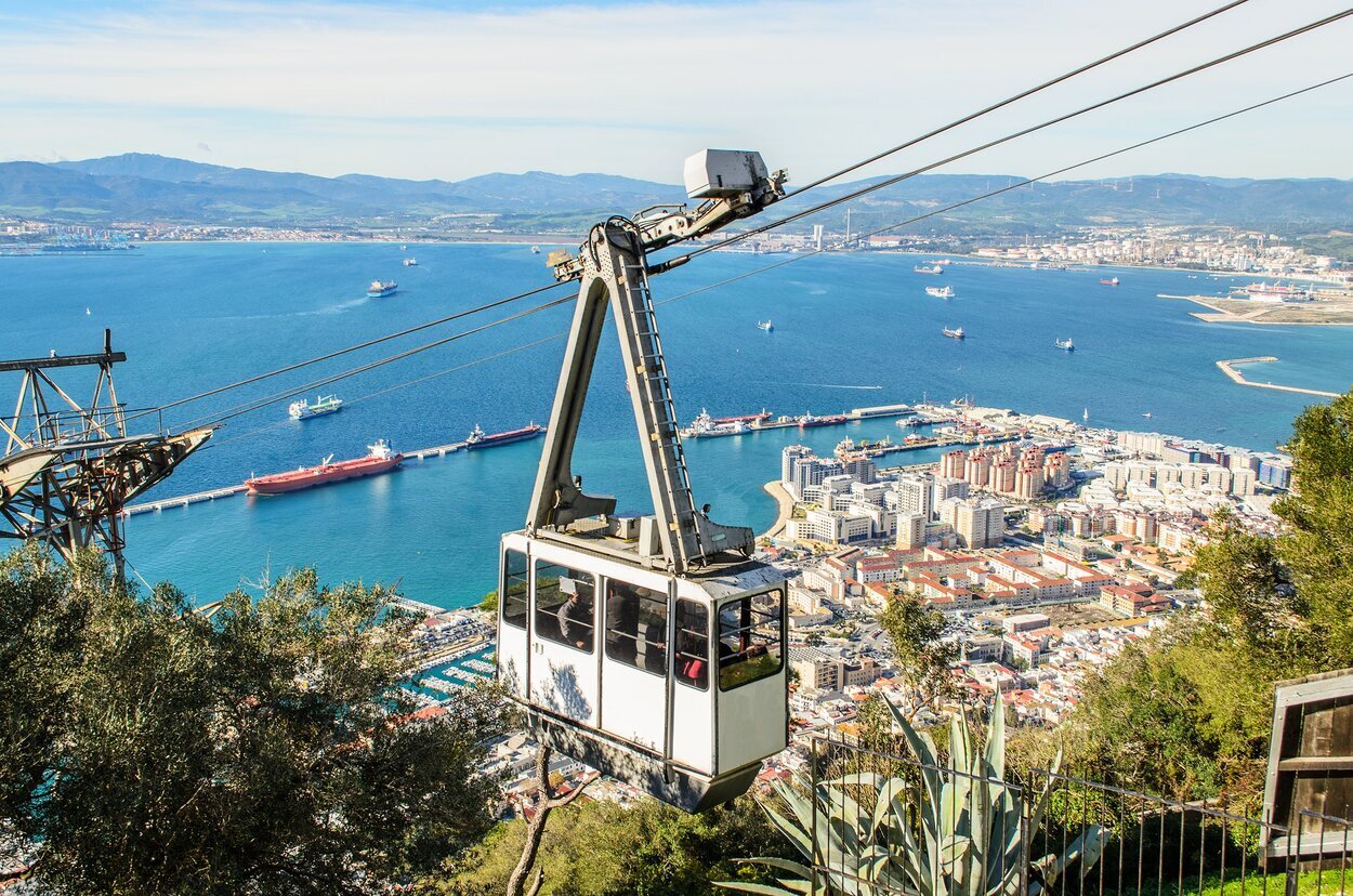 Vagón del teleférico y vista panorámica