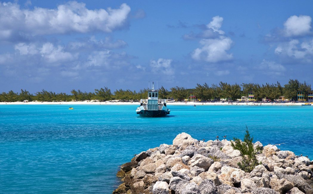 Así es San Salvador, la isla de Bahamas llena de secretos que descubrió Cristobal Colón