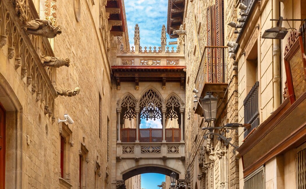 Un paseo por el Barrio Gótico de Barcelona: descubre los secretos de las calles más antiguas de la ciudad