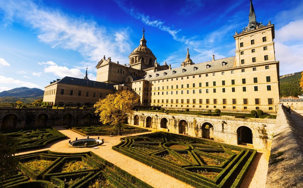 Qué ver en El Escorial: descubre el monasterio que se esconde en la sierra madrileña