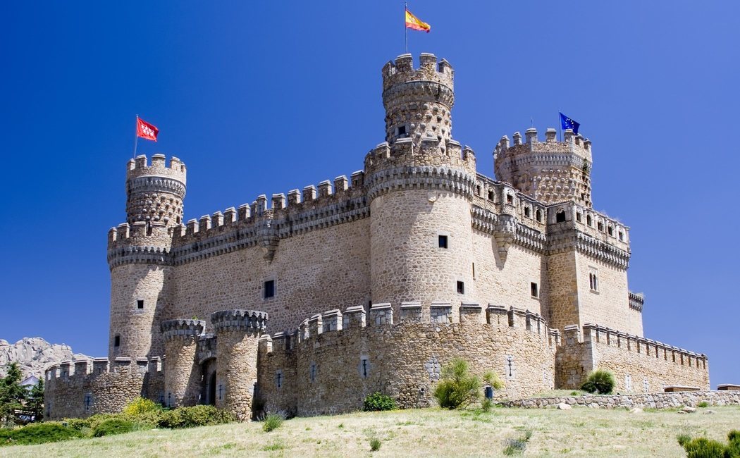 Castillo de Manzanares El Real: visitas, leyendas e historia