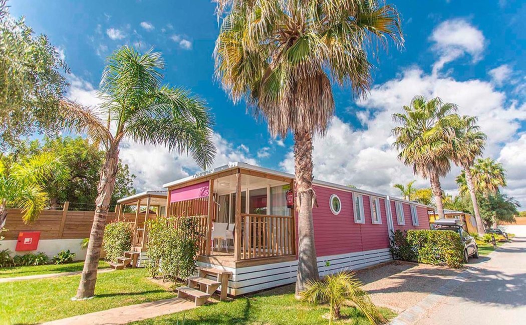Los 8 mejores campings de España para disfutar de unas vacaciones baratas y divertidas